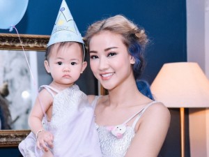 Đời sống Showbiz - Maya mặc đồ đôi cùng con gái trong ngày sinh nhật