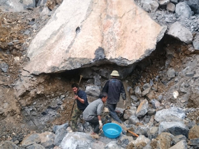 Tin tức trong ngày - Nạn nhân thứ 6 tử vong trong vụ sập mỏ đá ở Thanh Hóa