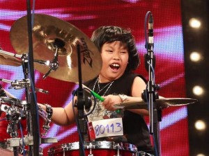 Ca nhạc - MTV - Giám khảo Got talent 'bật' khỏi ghế vì tay trống 8 tuổi