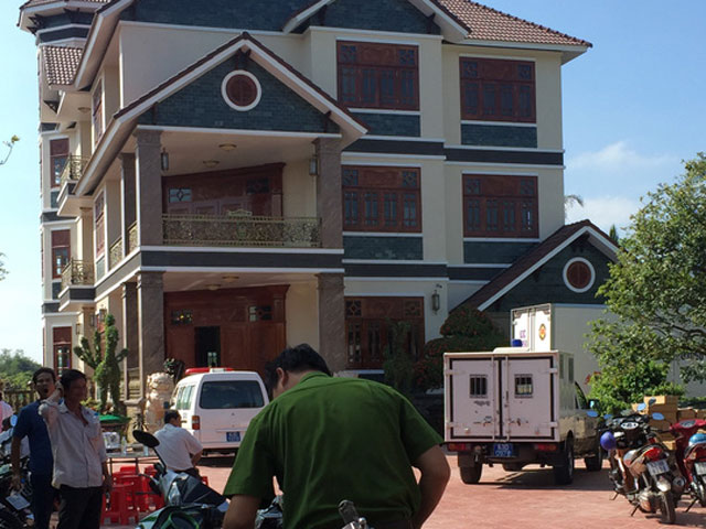 Pháp luật - Vợ chồng bị cắt cổ trong biệt thự