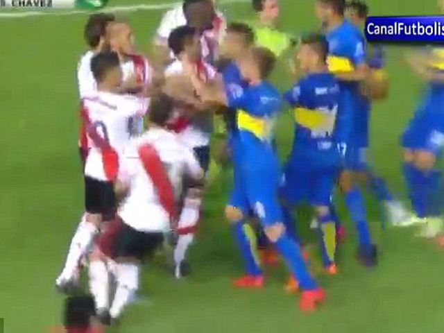 Bóng đá - "Siêu kinh điển" Nam Mỹ: 5 thẻ đỏ và màn ẩu đả ác liệt