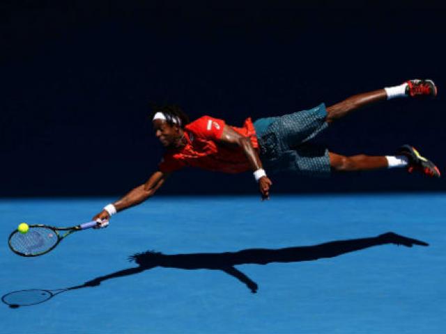 Thể thao - Hot shot: Monfils "xả thân" bay người cứu bóng
