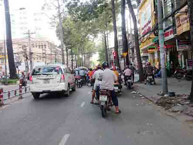 Pháp luật - Bỏ chạy không thành, rút dao đâm thượng úy công an