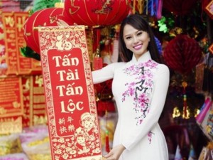 Phim - 'Tình mới của Thái Hòa' diện áo dài đón xuân