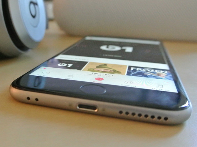 Dế sắp ra lò - iPhone 7 trang bị công nghệ sạc không dây từ xa