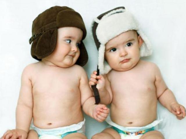 Bạn trẻ - Cuộc sống - Clip khiến bạn muốn có ngay một cặp con sinh đôi