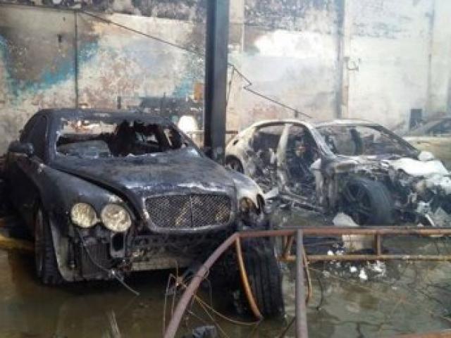 Ảnh: 5 siêu xe cháy trơ khung trong vụ cháy ở Sài Gòn