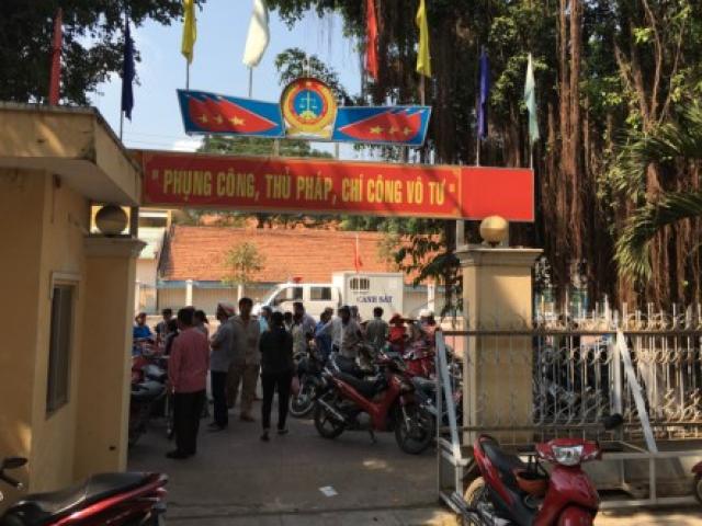 Pháp luật - Phản đối tòa, luật sư… xách cặp ra về