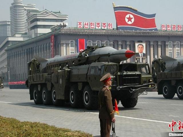 Quân sự - Triều Tiên điều bệ phóng tên lửa vào vị trí