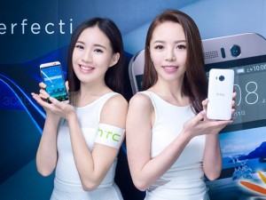 Thời trang Hi-tech - Những siêu mẫu xinh đẹp bên HTC One ME