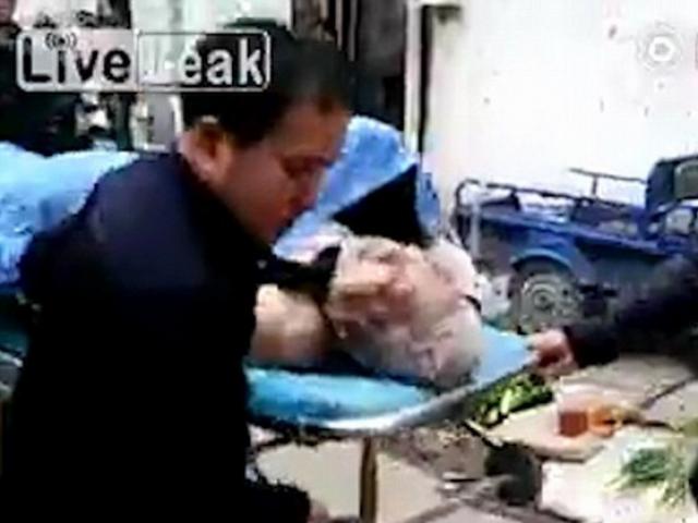 Thế giới - TQ: Gái mại dâm "dính chặt" vào ông lão đột quỵ