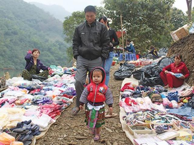 Tin tức trong ngày - Chợ phiên độc đáo dọc sông Ðà