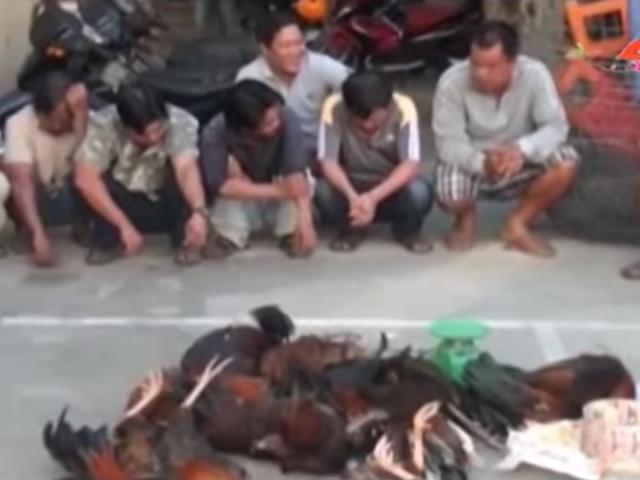 Pháp luật - Bắt quả tang 18 con bạc “trốn Tết” say sưa sát phạt