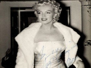 Đời sống Showbiz - Fan cuồng tiết lộ bộ ảnh của nữ hoàng sexy Marilyn Monroe