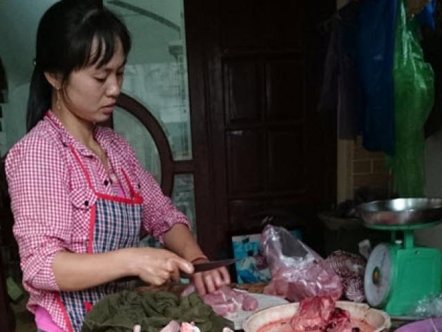 Thị trường - Tiêu dùng - Rau xanh, hoa tươi "vùng vẫy" tăng giá mùng 2 Tết