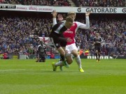 Bóng đá Ngoại hạng Anh - Tiếng còi trọng tài chống Arsenal, giúp Leicester