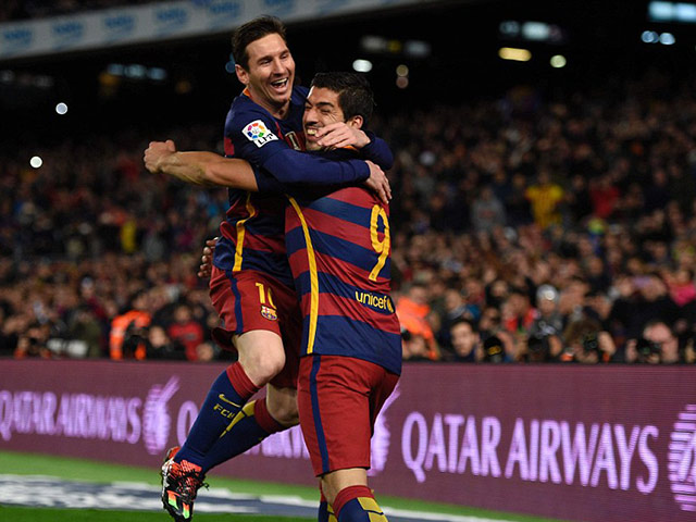 Bóng đá - Messi, Suarez và những cách sút penalty "dị" nhất