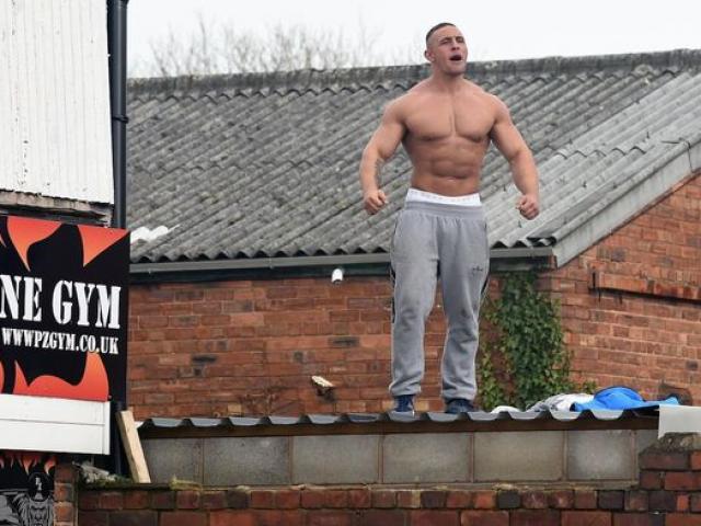 Thể thao - Trêu nhầm đối tượng, lực sĩ "ngáo đá" bị tóm