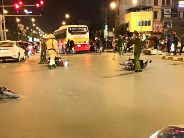 Tin tức trong ngày - HN: Ô tô đâm liên hoàn 6 xe máy, 4 người bị thương