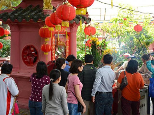 TP HCM: Dịch vụ thuê xe đi lễ hội “chặt chém” sau Tết