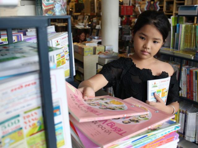 Giáo dục - du học - Lo ngại dùng SGK địa phương