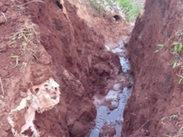 Tin tức trong ngày - Hai người bị đất vùi lấp tử vong khi đào mương