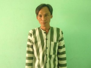 Pháp luật - Bắt con nuôi khóa trái cửa, đánh dã man mẹ bằng ổ khóa