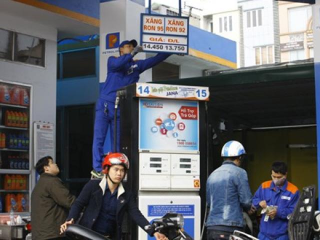 Thị trường - Tiêu dùng - Xăng giảm mạnh, lo cước vận tải không giảm