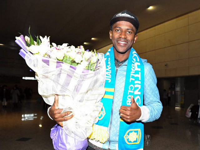 Bóng đá - Ramires sắp đến Việt Nam so tài Công Vinh