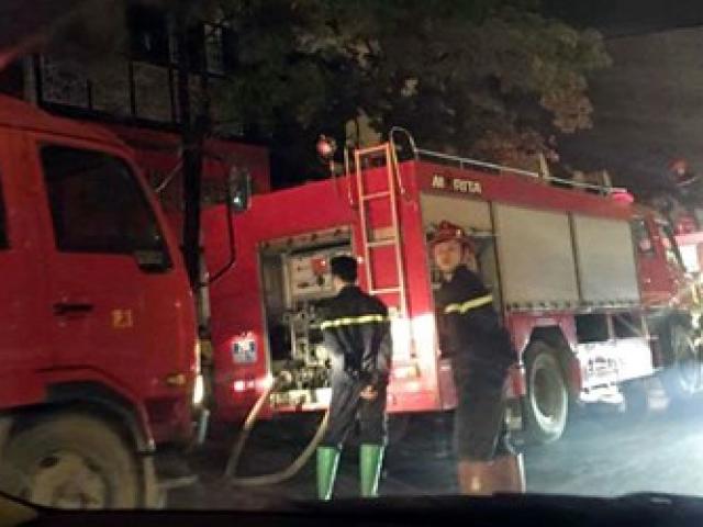 Tin tức trong ngày - Hà Nội: Nhà 3 tầng cháy rừng rực trong đêm