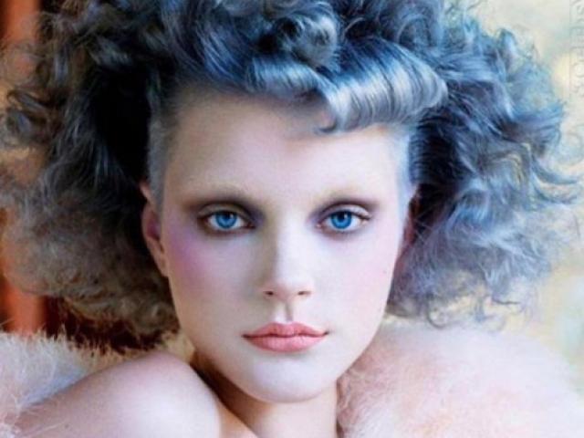 Làm đẹp - Sức hấp dẫn kỳ lạ từ những mái tóc màu xanh khói