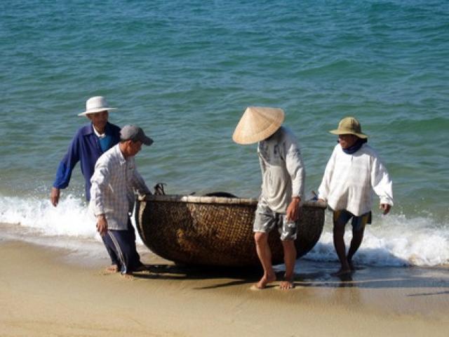 Tin tức Việt Nam - 4 ngư dân rơi xuống biển, 3 người mất tích