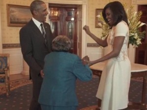 Thế giới - Bà cụ 106 tuổi vui sướng nhảy múa khi gặp Obama