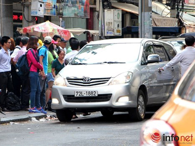 Tin tức trong ngày - 22 xe đón khách bị phạt sau chỉ đạo của Bí thư Thăng