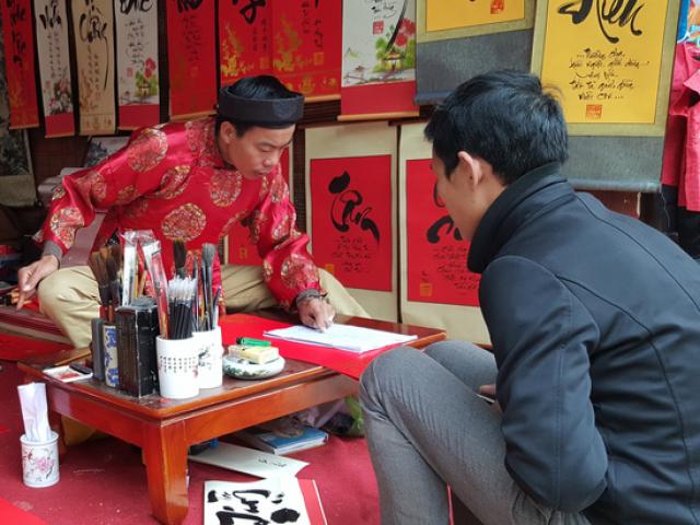 Pháp luật - Trùm giang hồ thành “ông đồ” cho chữ ở chùa Giải Oan