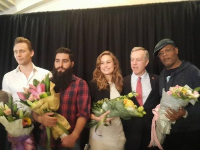 Hậu trường phim - Đoàn phim "King Kong 2" bỏ tiền để người dân nhốt trâu bò