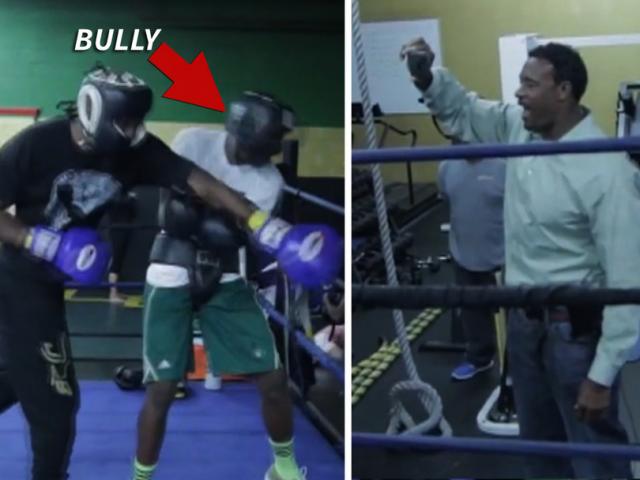 Thể thao - Yêu cho roi cho vọt: Cha "ném" con lên sàn boxing