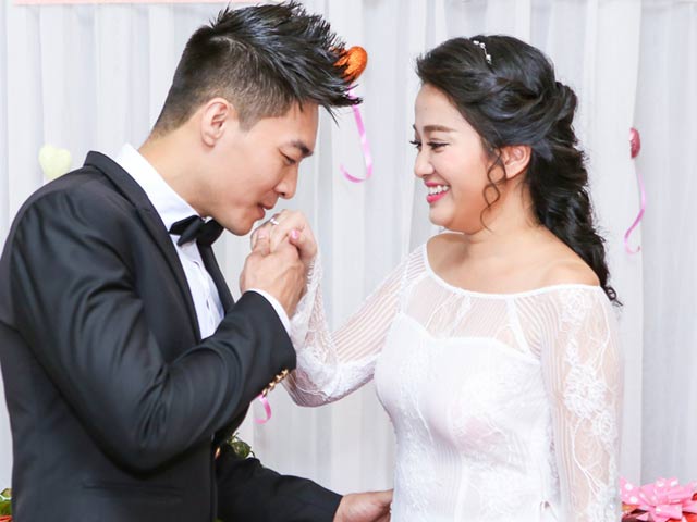 Phim - Đính hôn ngọt ngào của Hồng Phượng và "Hoàng tử xiếc"