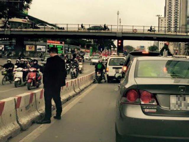 Tin tức trong ngày - Truy tìm nam thanh niên đi ô tô, tiểu bậy giữa phố