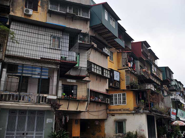 Tin tức trong ngày - Hà Nội: Di dời dân khỏi hai chung cư "vừa ở vừa run"