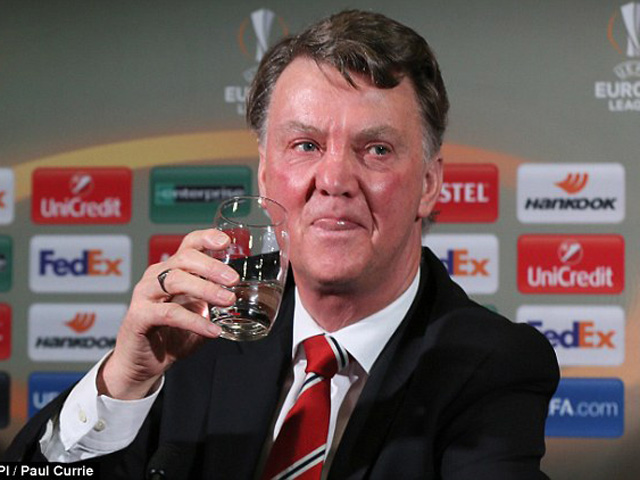 Bóng đá - MU thua sốc, Van Gaal "tra khảo" học trò