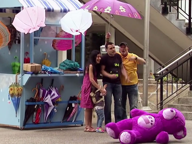 Cười 24h - Video clip: Gian hàng bán "ô thần kỳ"