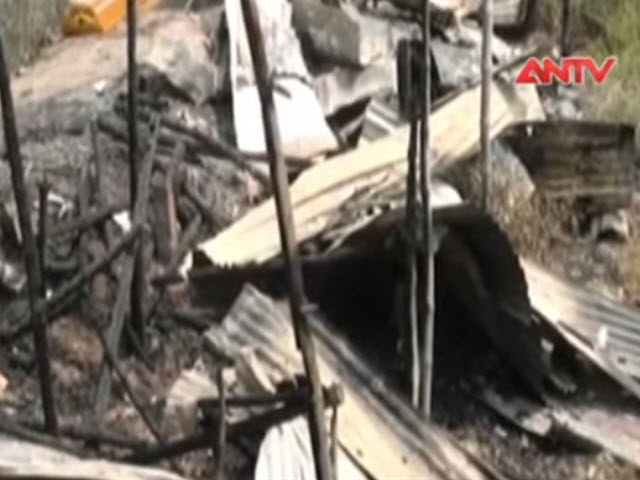 Video An ninh - Cháy nhà trong đêm, con dâu thoát chết, bố chồng tử nạn