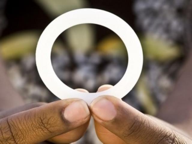 Bác sĩ của bạn - Đột phá về vòng "khử" lây nhiễm virus HIV cho nữ