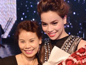 Đời sống Showbiz - Facebook sao 25/2: Mẹ Hà Hồ viết thư động viên con gái