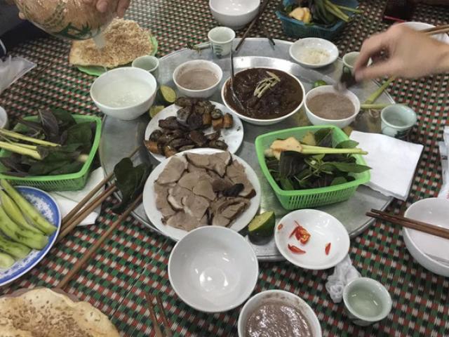 Đầu năm, ăn thịt chó: Để đón chào năm mới, thịt chó là một trong những món ăn truyền thống được nhiều người ưa thích. Thưởng thức hình ảnh của món ăn này trong những ngày đầu năm để cảm nhận sự đặc biệt của người Việt.