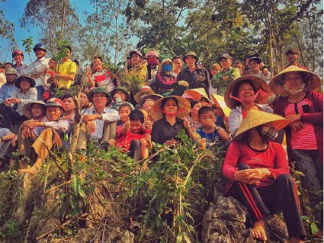 Phim - Người dân Quảng Bình vây quanh phim trường "King Kong 2"