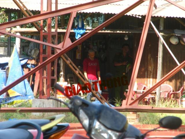 Tin tức trong ngày - Nam thanh niên treo cổ tự sát trong chòi ven đường