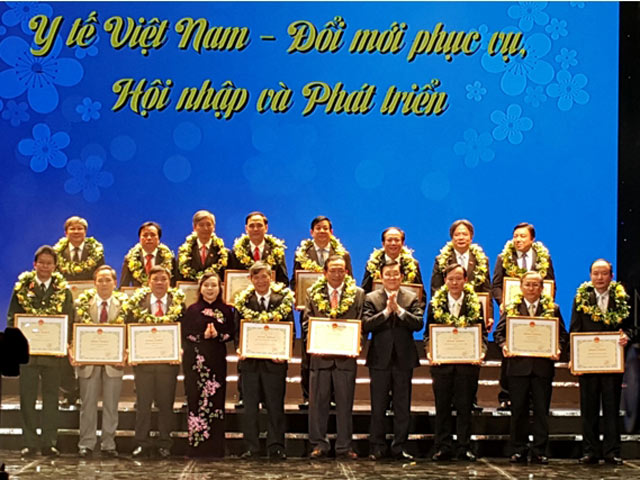 Nhiều tổ chức, cá nhân được tuyên dương trong ngày Thầy thuốc Việt Nam