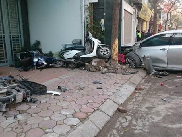 Tin tức Việt Nam - HN: Camry "điên" gây tai nạn liên hoàn, 3 người chết thảm